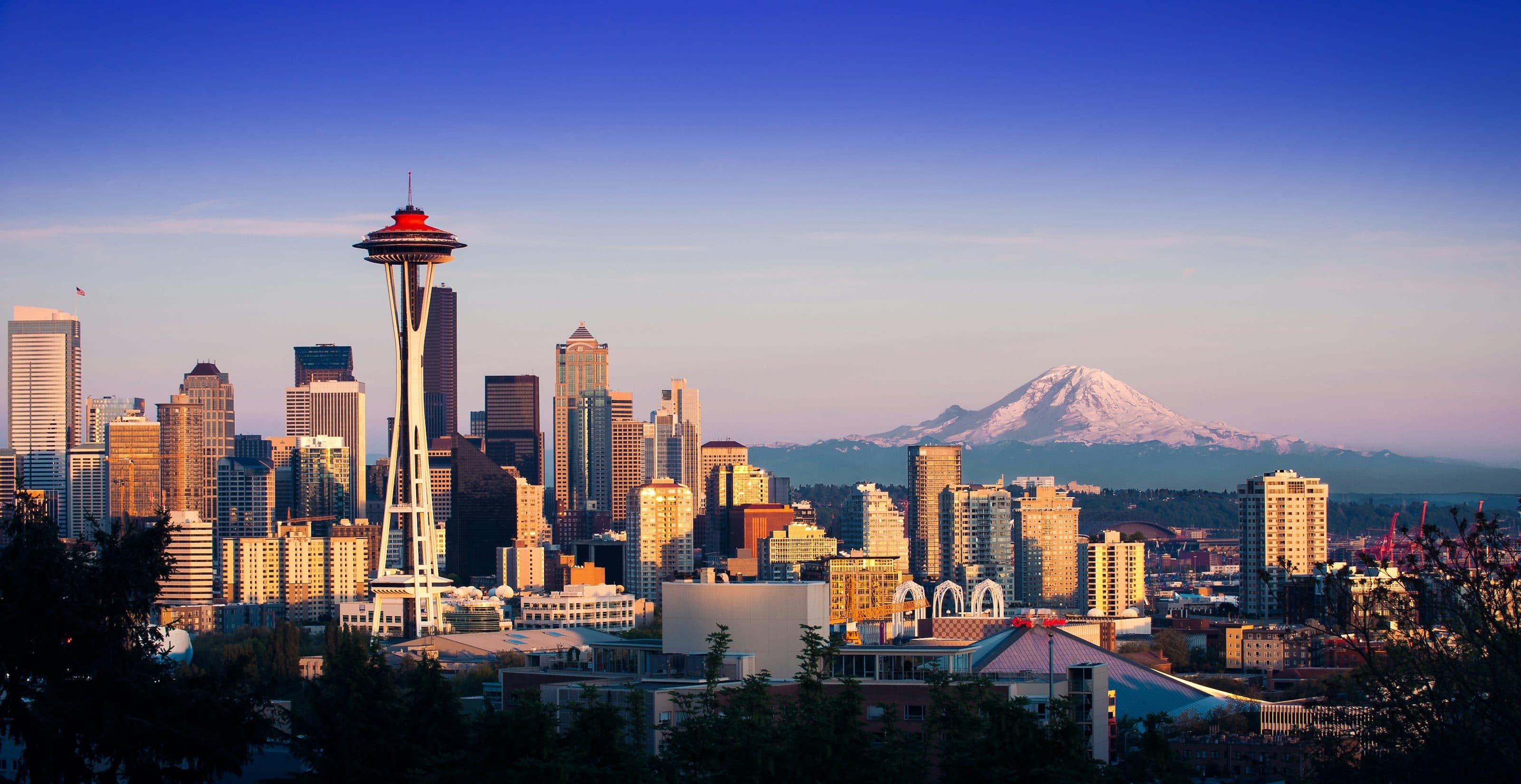 Seattle skyline with Mount Rainier at dusk